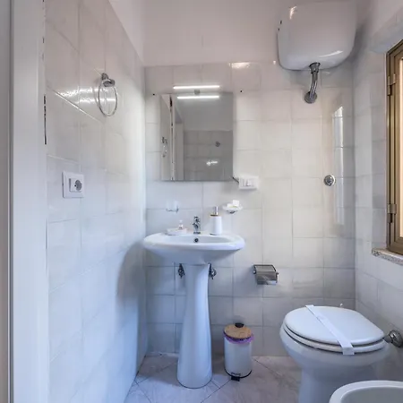A 100mt Dalla Metro C Loft Grazioso E Giardino شقة *