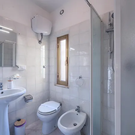 Lägenhet A 100mt Dalla Metro C Loft Grazioso E Giardino *
