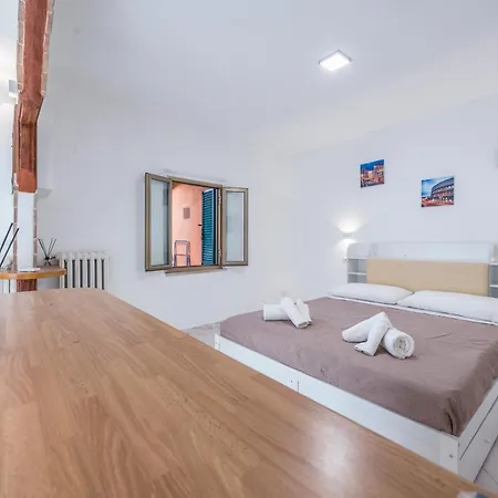 A 100mt Dalla Metro C Loft Grazioso E Giardino Lägenhet