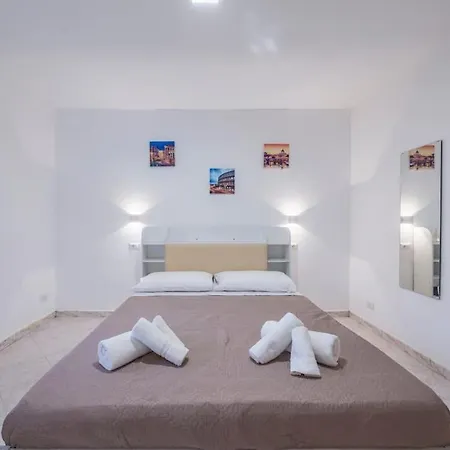A 100mt Dalla Metro C Loft Grazioso E Giardino شقة *